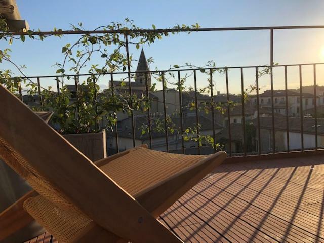 Appartement Avec Terrasse Panoramique Au Coeur De Ним Экстерьер фото